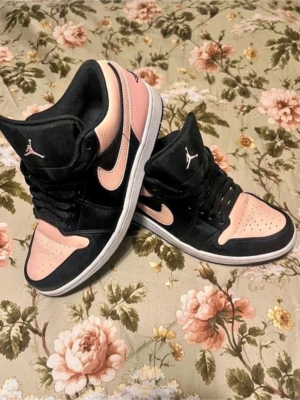 Jordan Air Jordan 1 Mid Crimson Tint Men’s Sneakers Black & Pink US 10
